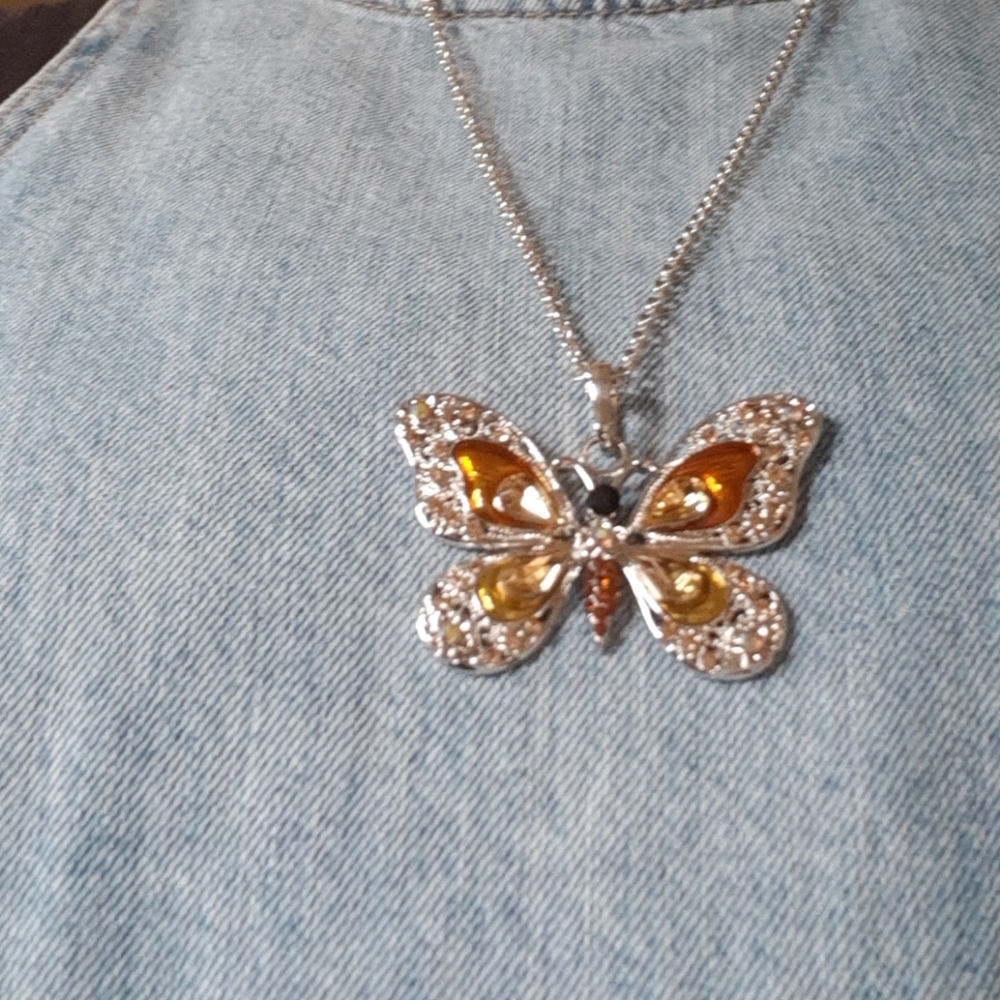 Butterfly necklace NWOT - Picture 10 of 12